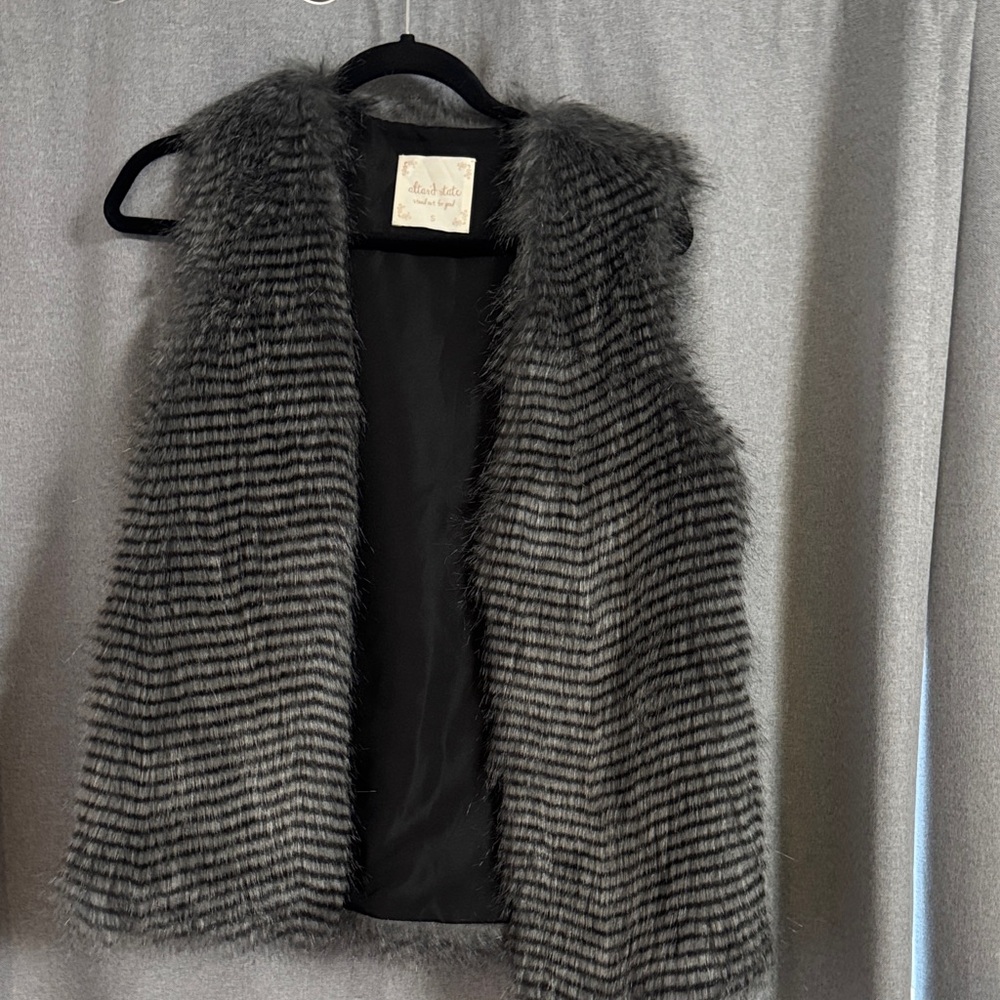 Altar’d State Faux Fur Vest- Size small NWT